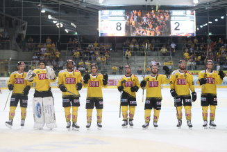 Mit 8:2-Torfestival an die Spitze