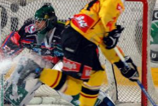 Caps gewinnen 6:4 beim direkten Playoff-Kunkurrenten Innsbruck