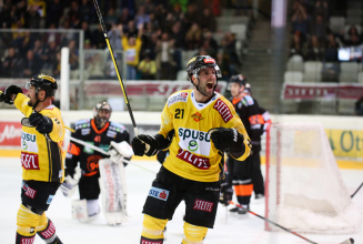 Heimsieg zum Play-Off-Auftakt