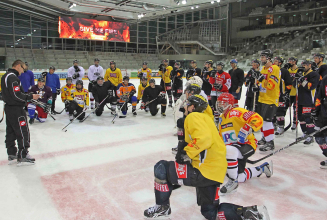 Mit den Profis auf dem Eis - Fans trainieren mit Capitals