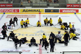 500 Fans beim ersten öffentlichen Training