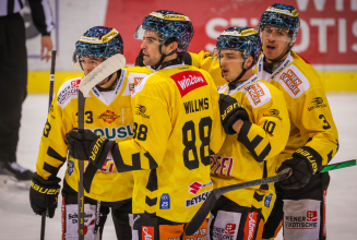 spusu Vienna Capitals feiern Overtime-Sieg über Linz