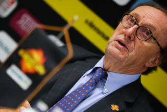 Ehrung für Ehrenpräsident Hans Schmid