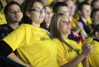 Capitals-Fans feiern am 10.02.2012 den Yellow-Day