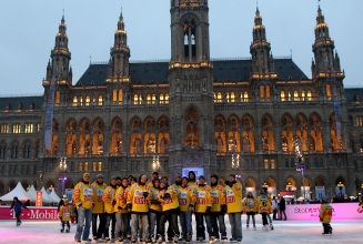 Traditioneller Besuch der Vienna Capitals beim Wiener Eistraum 2011