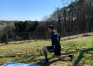 Mario Fischer beim Training im Garten