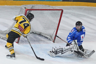 Silver Caps sind mit Sweep im Halbfinale