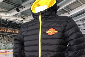 Back im Fanshop - Die Caps-Winterjacke