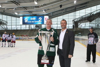 Hockey-Legenden im Eissportzentrum Kagran