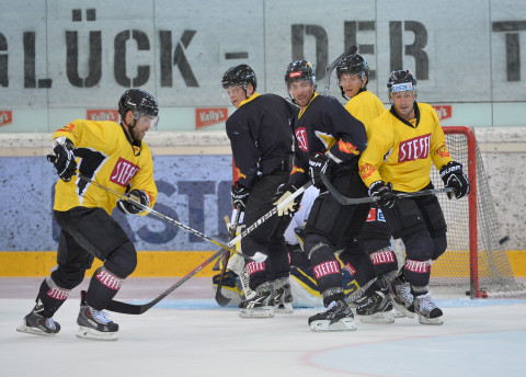 tl_files/capitals/news/2013/2013_Juli/ersteseistrainingmatch.jpg